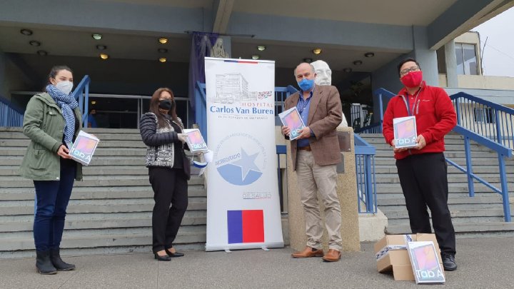 Funcionarios de la UV realizaron donación solidaria al hospital Carlos van Buren